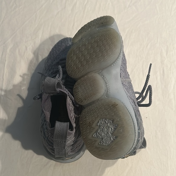 Nike LeBron 15 “City Edition” Wolf Grey/Metallic Gold Size Men 4 Youth Like new - Picture 13 of 16